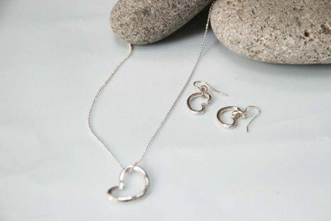 四合苑 首飾精品DIY教學(xué)與多元?jiǎng)?chuàng)意服務(wù)